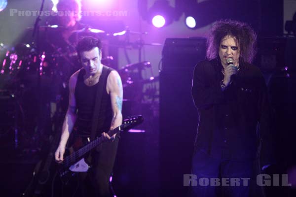 THE CURE - 2008-03-12 - PARIS - Bercy - Robert James Smith - Simon Jonathon Gallup - Jason Toop Cooper